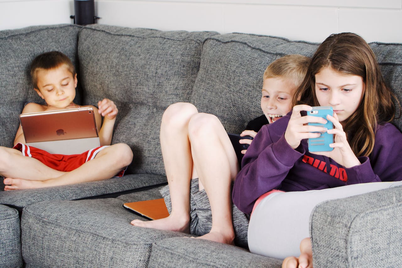 kids watching video on mobile